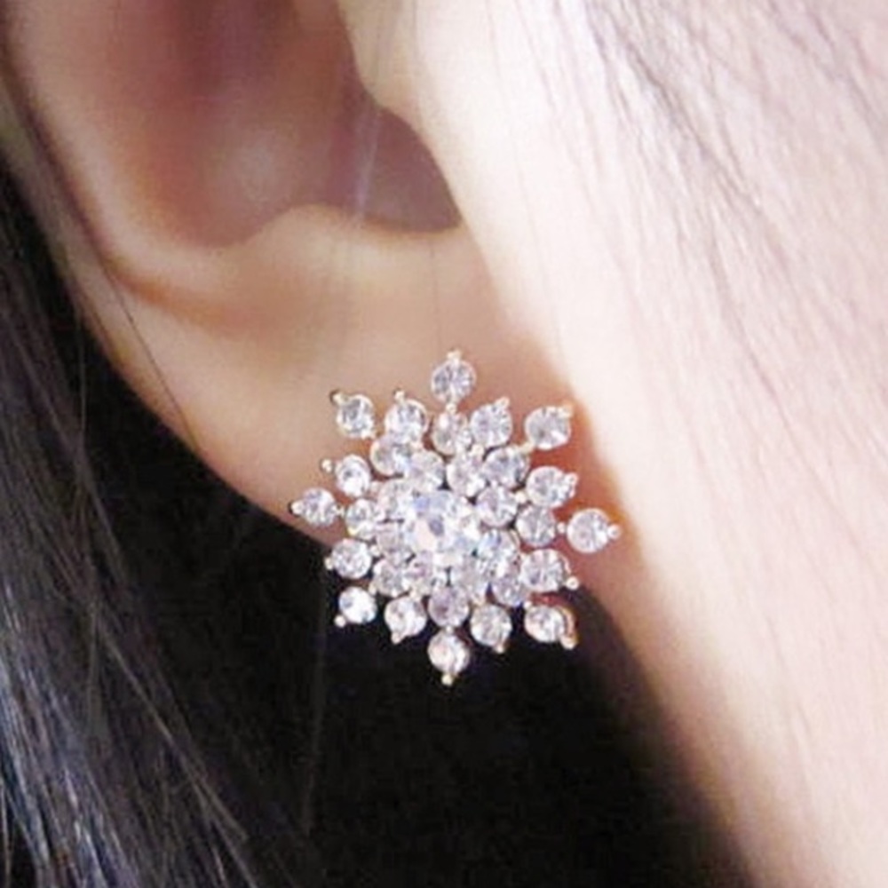 NEW Silver Snowflake Stud Earring